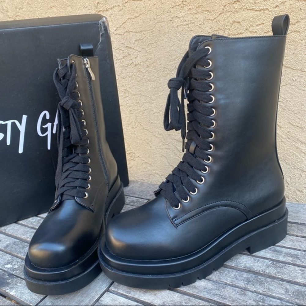 #27 Nasty Gal Black Chunky Faux Leather Lace Up Combat Boots - Picture 1 of 12